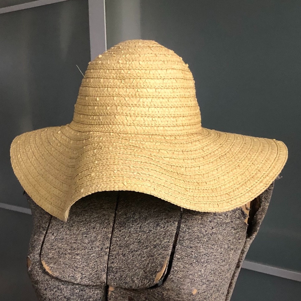 Ann Taylor Wide-Brimmed Gold Straw Sun Hat